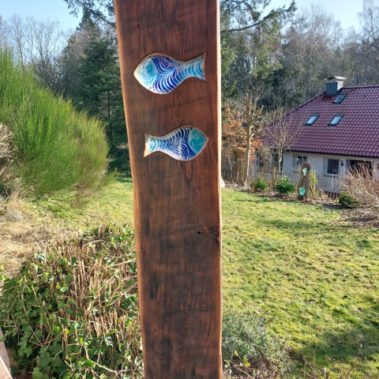 Alte Eichenbohle mit 2 Glasfischen
